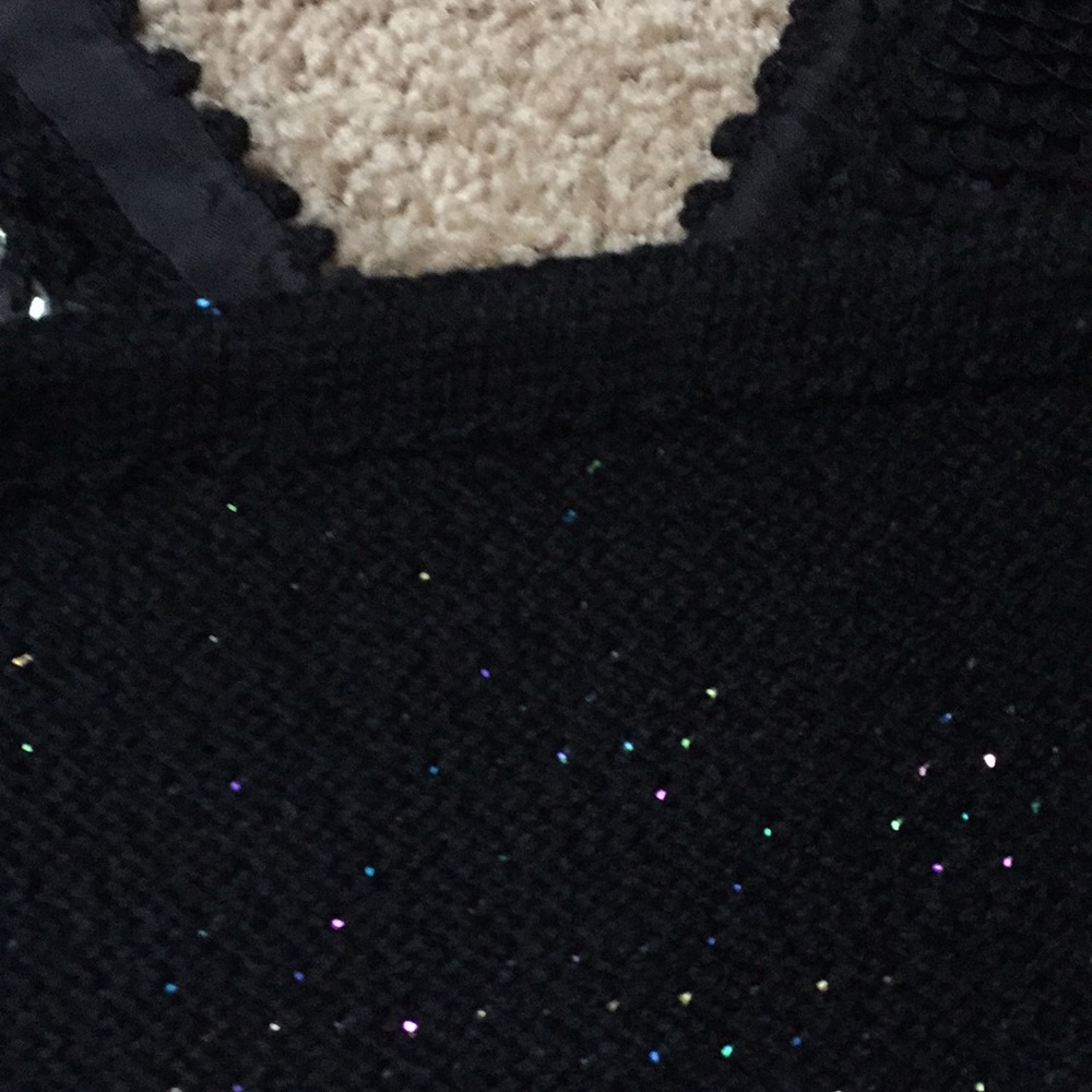 Dressy sequined top. - Picture 4 of 7